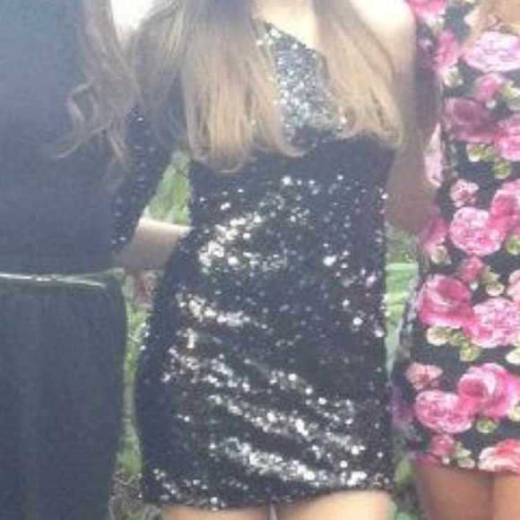 AMAZING SEQUIN ONE SHOULDER MINI DRESS - Picture 1 of 3